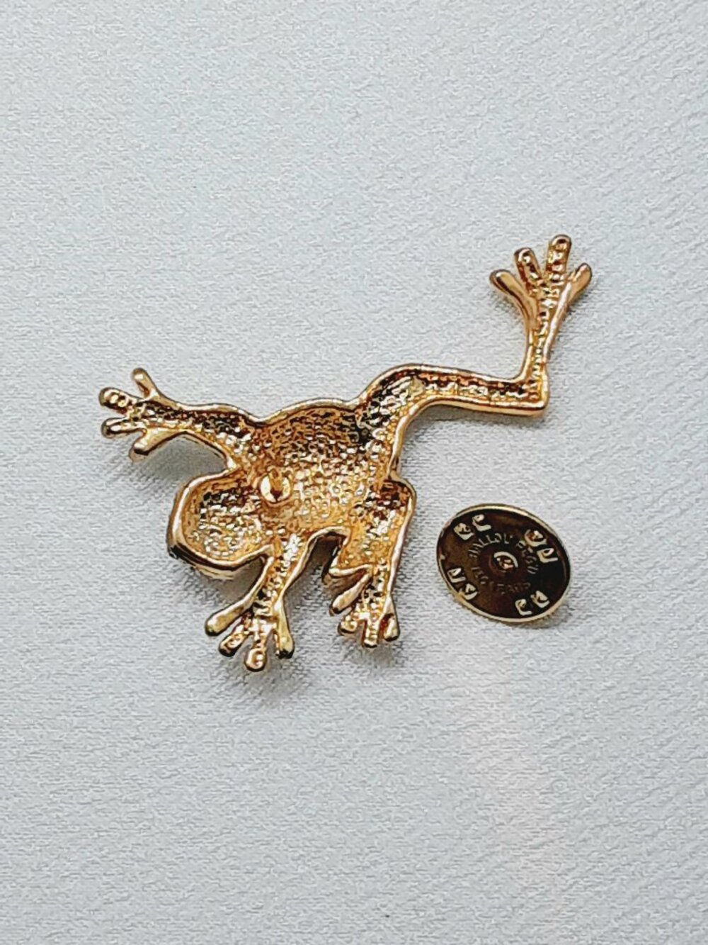 NEW Frog Put'em Pin - Picture 4 of 9